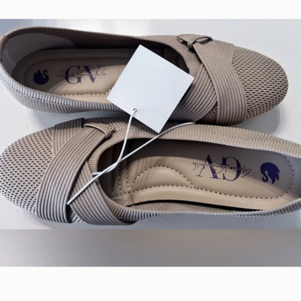 Gloria Vanderbilt DEBBIE Ladies' Flat NEW IN BOX